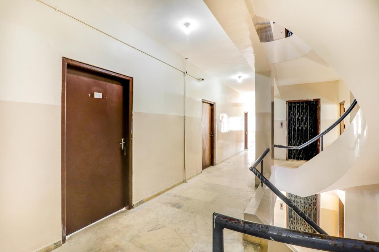 Oyo 61247 Hotel Vijayalakshmi 蒂鲁布尔 外观 照片